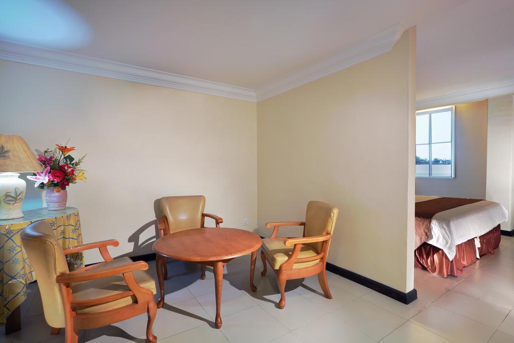 Aston Karimun City Hotel Tanjung Balai Karimun Buitenkant foto